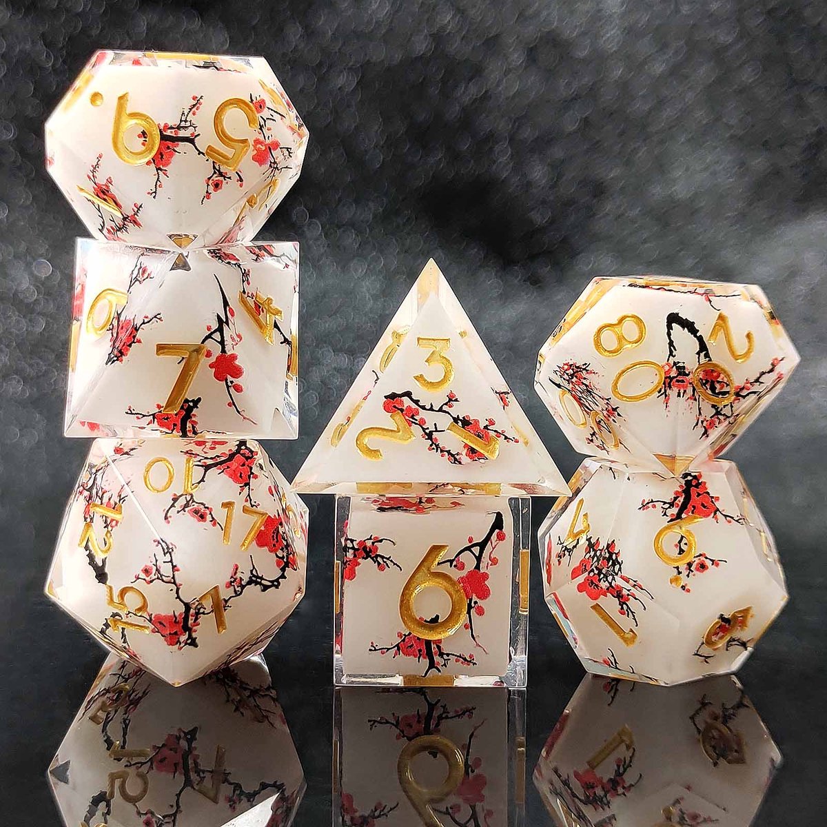 Joya Dice® Polydice Dobbelsteen set geschikt voor rollenspellen zoals Dungeons and Dragons D&D DnD | Dobbelstenen Set | Dice set | Resin 7 stuks set | Incl Luxe Opbergdoos | Witte Sakura Bloesem